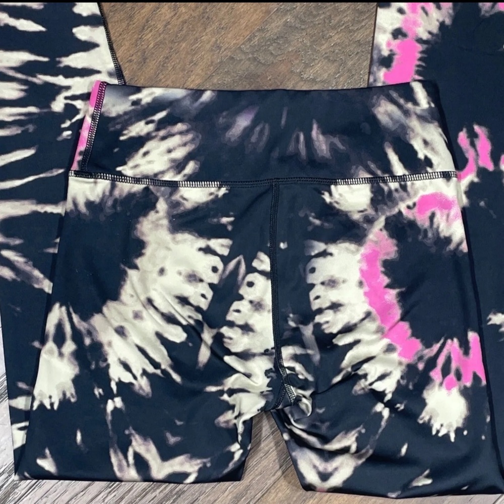 NWOT Noli Yoga Tie Dye Leggings Italian Fabric Size Medium - Picture 5 of 6